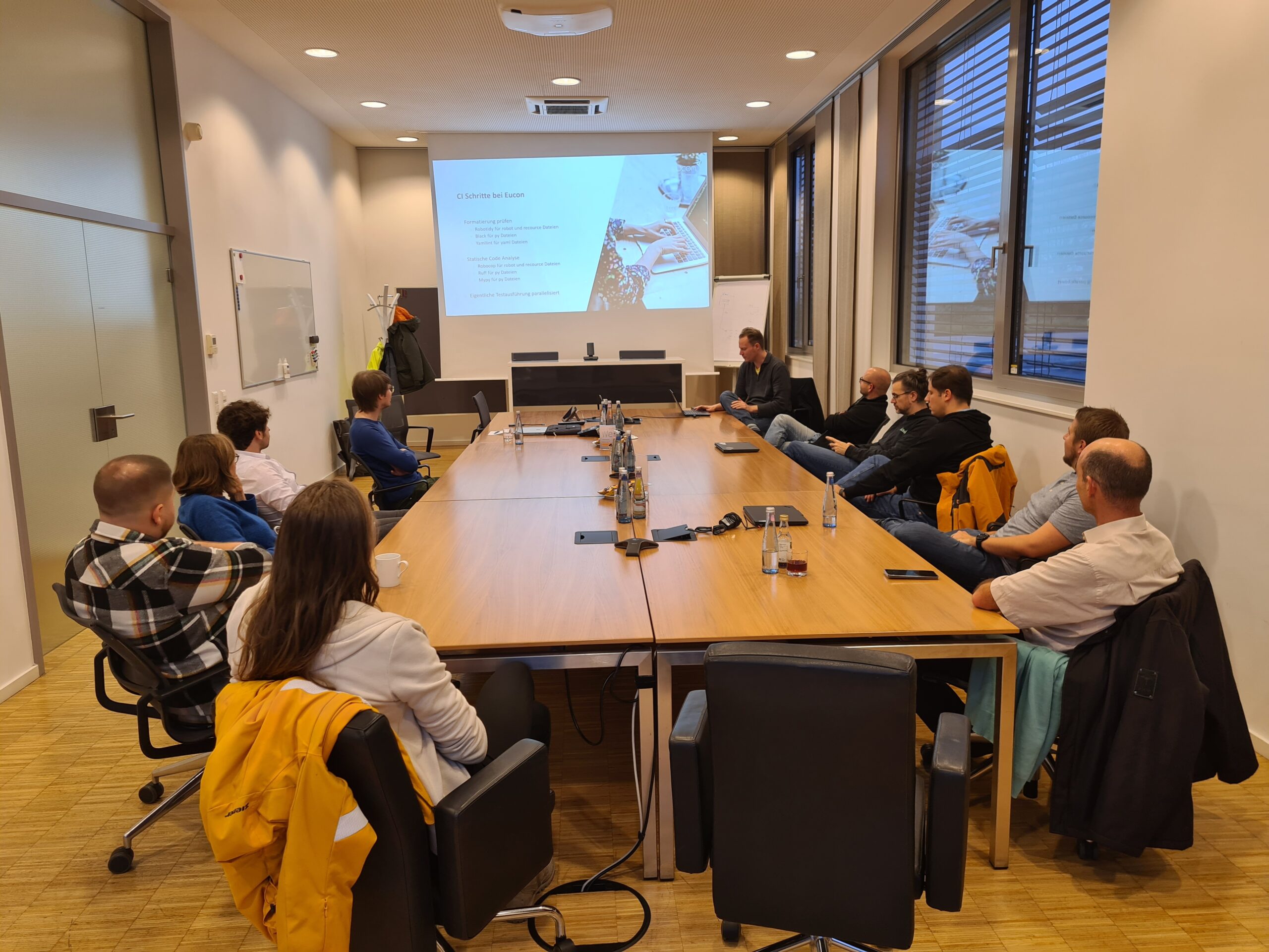 Die Usergroup „Robot Framework Münsterland“ veranstaltet erfolgreiches Treffen zum Einsatz von Robot Framework in der Praxis 