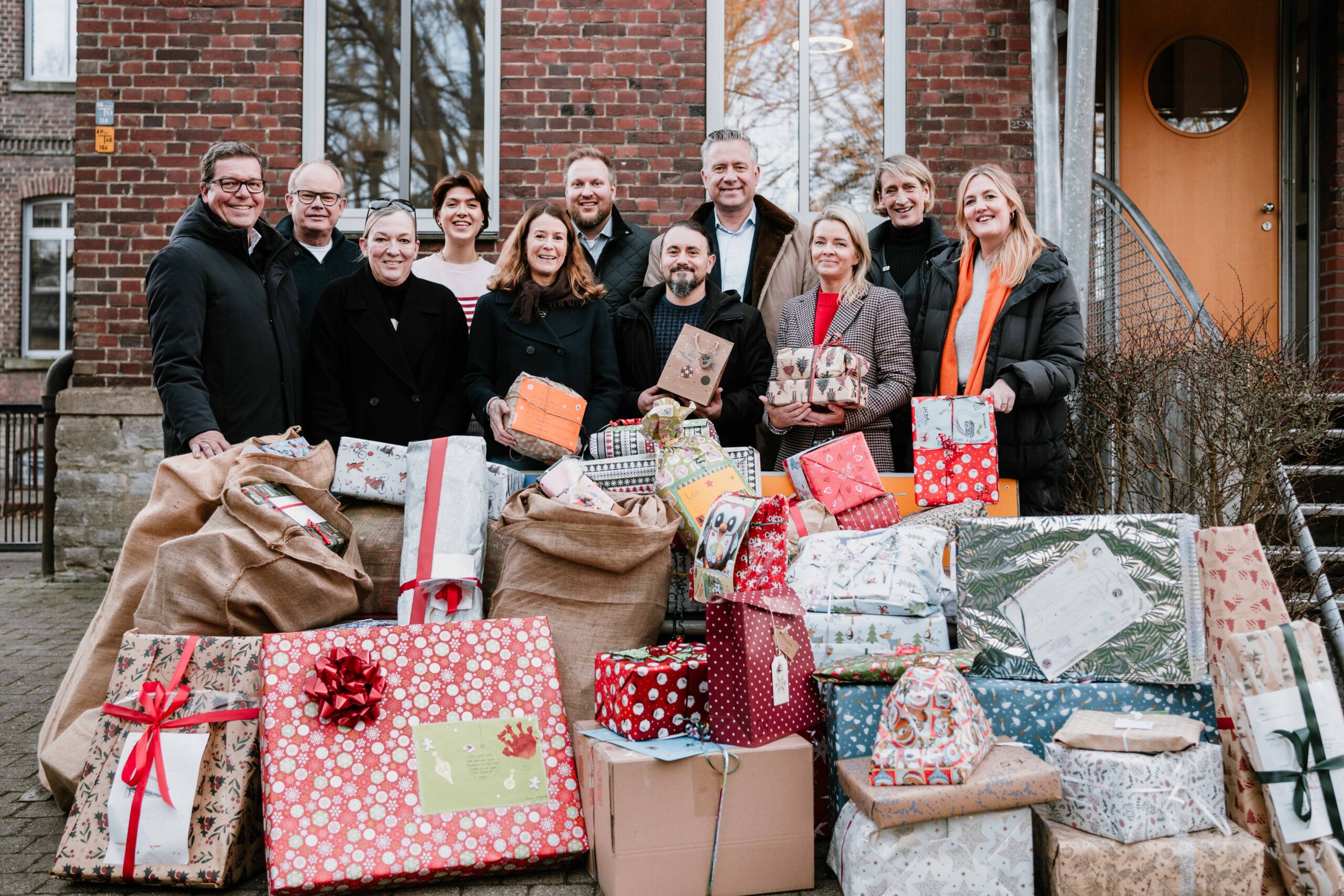 Together in solidarity – digital companies fulfill Christmas wishes for 150 children and young people